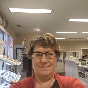 Meet your Posher, Debbie